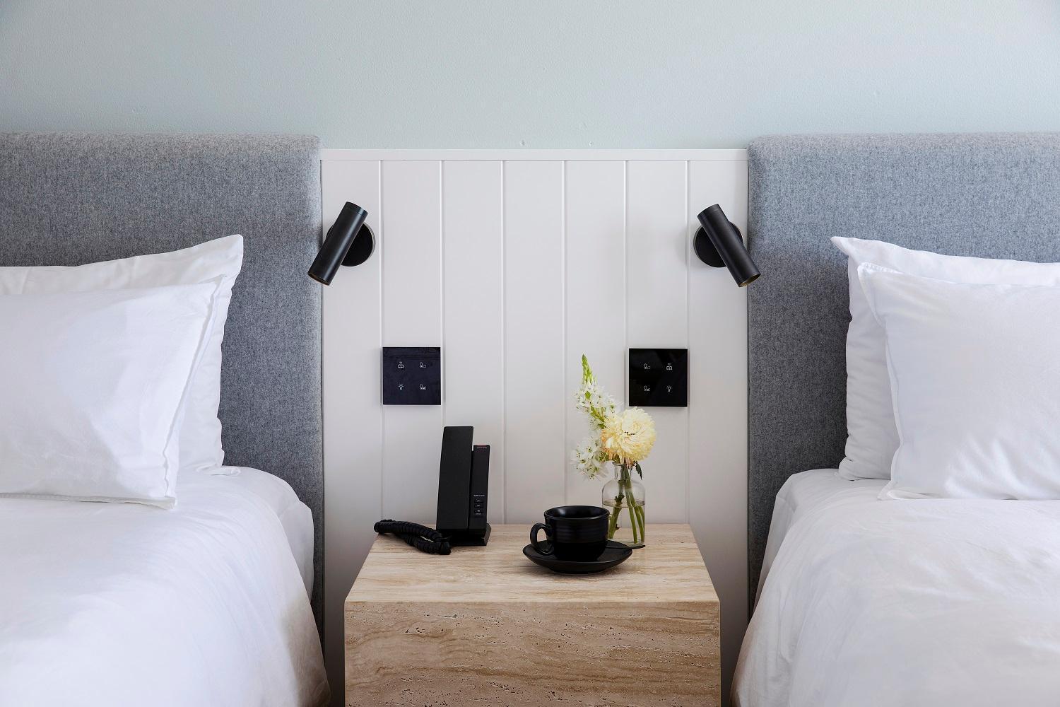 Manly Pacific Sydney Mgallery Collection Exteriér fotografie A bedside table